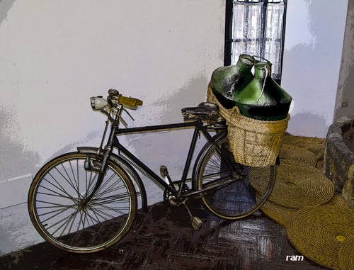 Antigua Bicicleta De Reparto De Aceite, En Mijas (Spain)