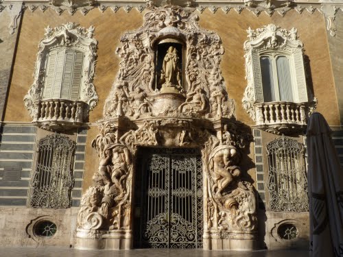 Puerta Del Palacio Del Marques De Dos Aguas.