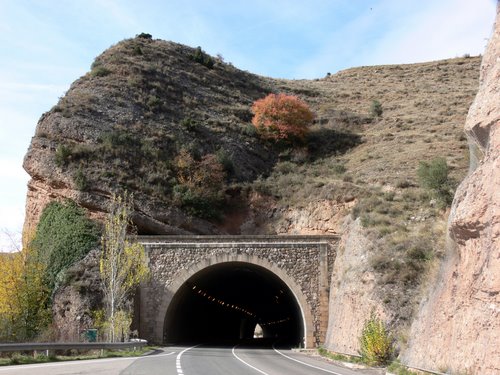 CASTAÃ‘ARES DE LAS CUEVAS (Aldea Deshabitada De Viguera-La Rioja). 2009. 09. Tunel De Viguera.