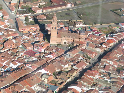 Vista Aérea De La Iglesia De San Pedro De Alaejos