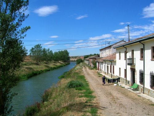 Casas Junto Al Canal De Castilla, Alar Del Rey, GR89, 2008.