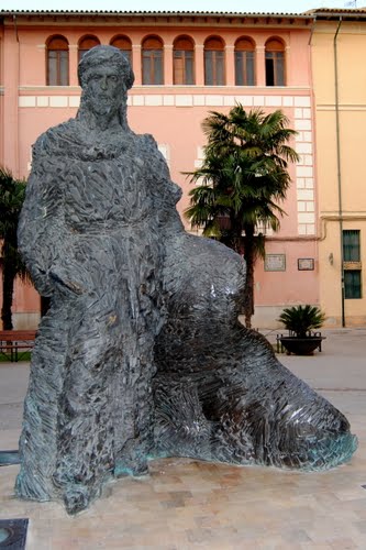 Ibn Tumlus, Plaça De Cassassús