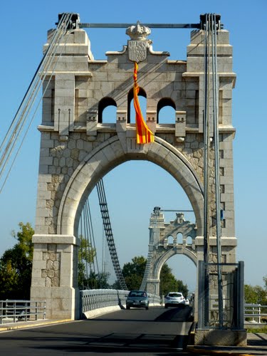 Pont Penjant D`Amposta. Dissenyat Per Josep Eugenio Ribera. Anys 1915-1921. Inspirat Amb El Pont De Brooklyn De Nova York. Va Ser El Segon Pont Penjant Del Món, Que Es Va Construir Amb Formi