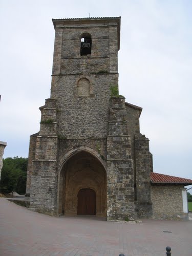 TORRE IGLESIA DE NUESTRA SEÑORA DE LA ASUNCIÓN S.XVI ARNUERO CANTABRIA
