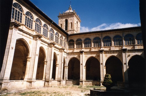 S. Irache - Chiostro - Estella - Spagna - 3/8/2005