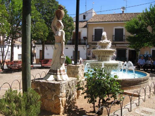 Campillo De Altobuey - Escultura Y Fuente