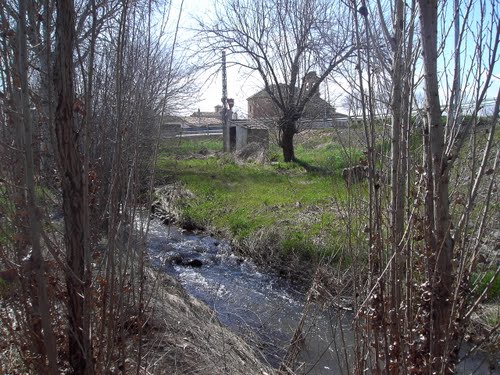 Entre El Lavadero Y La Iglesia