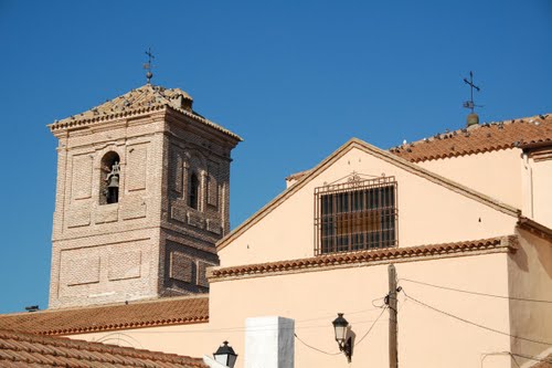 Palomas Sobre La Iglesia De El Viso De San Juan