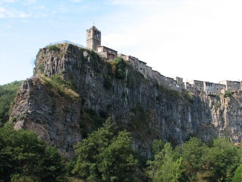 Disjunção Colunar Em Maciço Basáltico