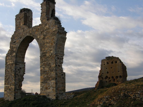 El Arco Y El Paredón