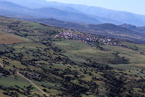 Vista Aérea De Cespedosa De Tormes Y La Sierra De Avila
