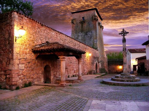 Ayuntamiento de Covarrubias imagen de fachada