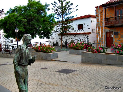 Escultura De Un Anciano