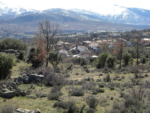 Gargantilla De Lozoya Desde El Norte. Al Fondo La Cabeza De La Braña