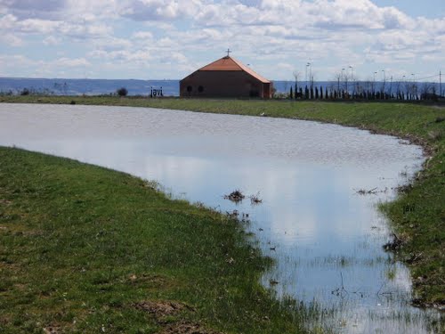 Hermita Bajo El Navajo