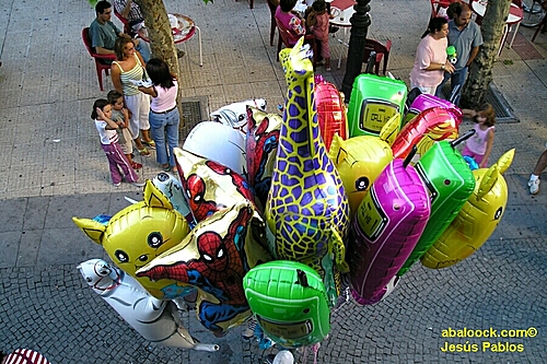 Zoológico Aéreo - Plaza Mayor De Guijuelo En Ferias Y Fiestas En Agosto 2004