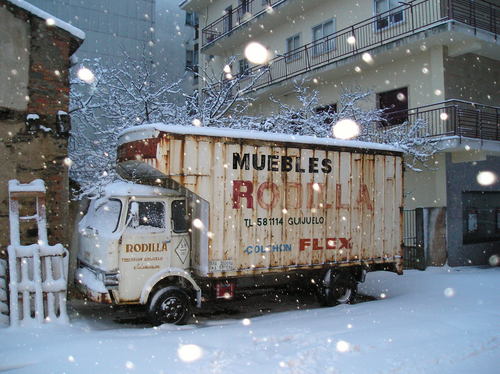 Antiguo Camión De Rodilla En Filiberto Villalobos - Nevando En Carnavales 2006