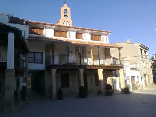Ayuntamiento de Hinojosa De San Vicente imagen de fachada