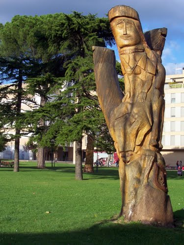 Tronco Tallado-Huarte-Navarra