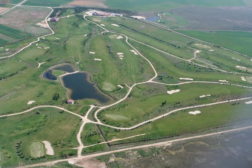 Vista Aérea Del Campo De Golf Riocerezo, En Hurones