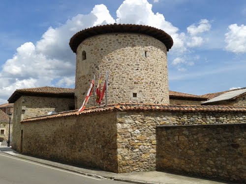 Torreón Del Siglo XIV. La Vecilla -- Región Leonesa