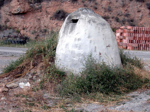 LEZA DE RIO LEZA (Camero Viejo-La Rioja). 2005. 02. Respiradero De Bodega.