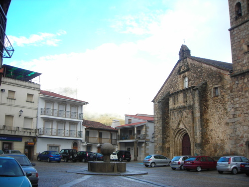 Plaza De España En Losar De La Vera. Octubre De 2006