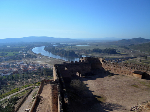 Castillo De Medellin Y El Guadiana