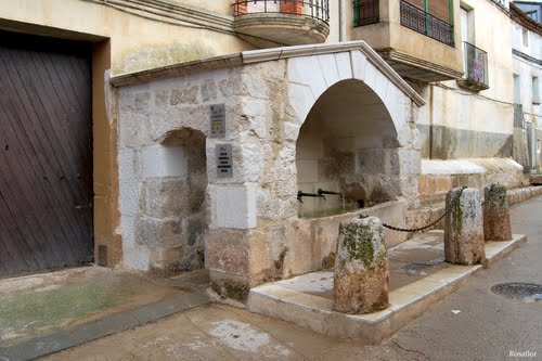 Miedes. Fuente De Miedes Del S-XVI Restaurada