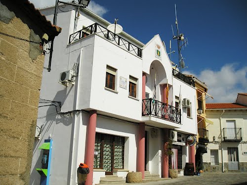 Ayuntamiento de Millanes imagen de fachada