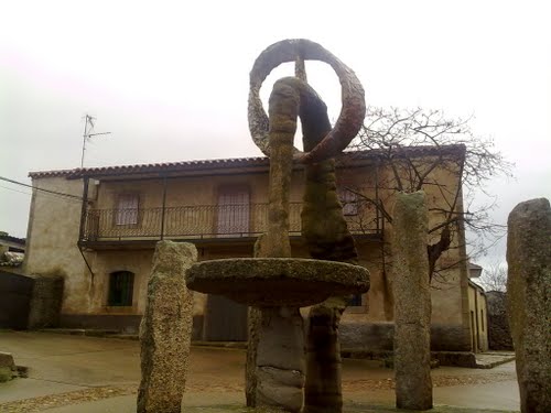 Monumento En Monleras.