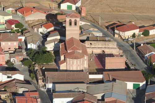 Vista AÃ©rea De La Iglesia Romanico-mudejar De Narros Del Castillo