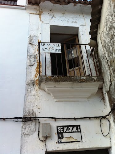 Ayuntamiento de Navas Del Madrono imagen de fachada