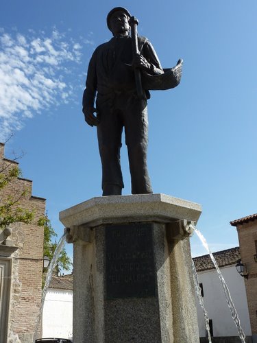 Monumento Al Calero (el Que Saca La Cal De Las Calizas)