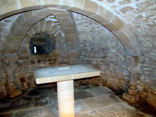 OrÃ­soain, Interior De La Cripta.JPG