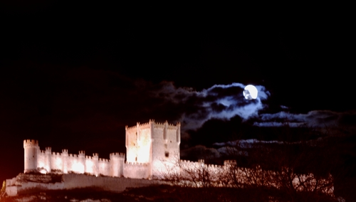 Peñafiel. Castillo Y Luna Escondida