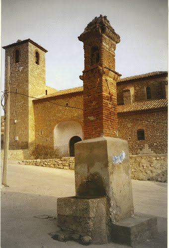 RUBIELOS DE LA CÉRIDA (Teruel) La Iglesia De San Miguel Y La Fuente - Peirón Mudéjar De Santa Bárbara Y San Pedro (a Finales De Los 90)