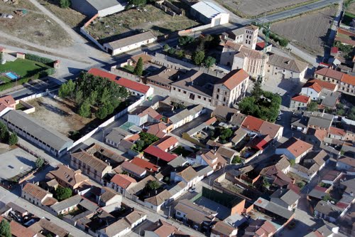 Vista Aérea De La Iglesia Mudéjar De San Baudilio En Samboal