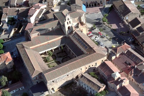 Vista Aérea Del Monasterio De Santa Maria Del Real De Nieva