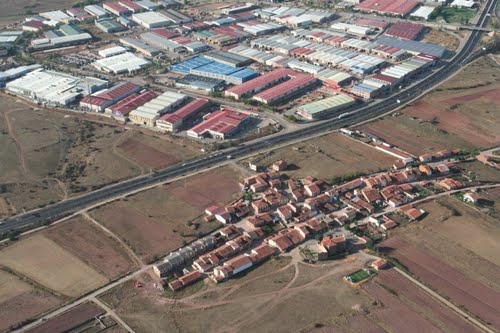 Vista AÃ©rea De Las Casas Y Su PolÃ­gono Industrial