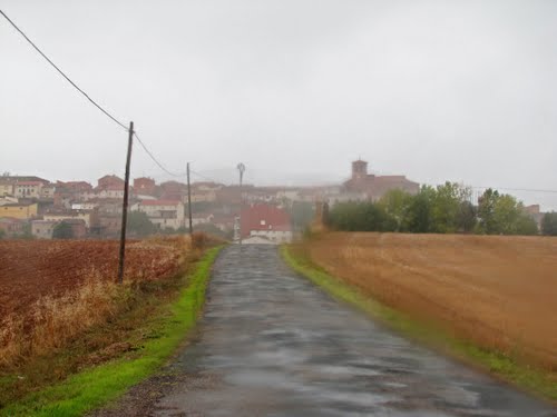 Bajo La Lluvia En El Camino De Santiago, Torrecilla Sobre Alesanco. La Rioja.