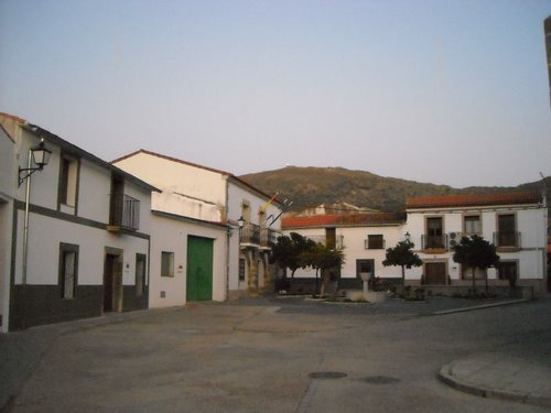 Plaza De Valdemorales Y Al Fondo, Sobre El Monte, El Radar. Noviembre De 2009