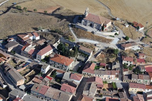 Vista Aérea De Valdezate Y La Calle De Subida A La Iglesia