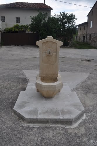 Fuente De Villalmondar
