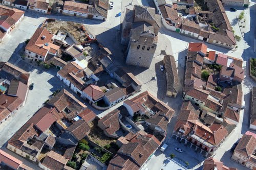 Vista Aérea De La Iglesia De Velayos