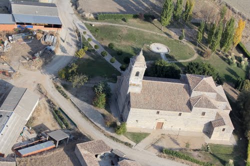 Vista Aérea De La Iglesia De Santa MarÃa De La Cuesta En Vezdemarbán