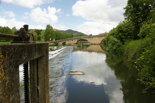 Видные Ñ Ð²Ñ…Ð¾Ð´Ð° воды в мельницу. En La Entrada De Agua Al Molino