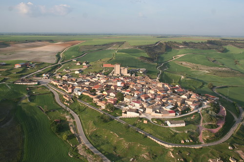 Vista Aérea De Villafuerte Y Su Castillo