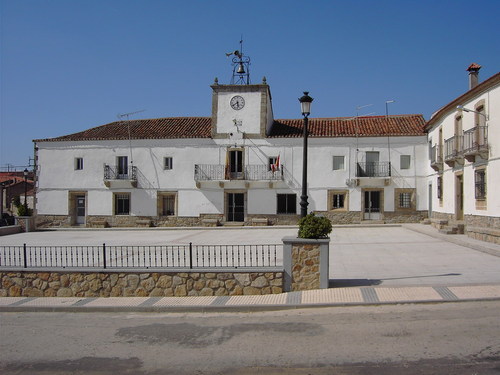 Ayuntamiento Y Plaza De Villar De Ciervo.