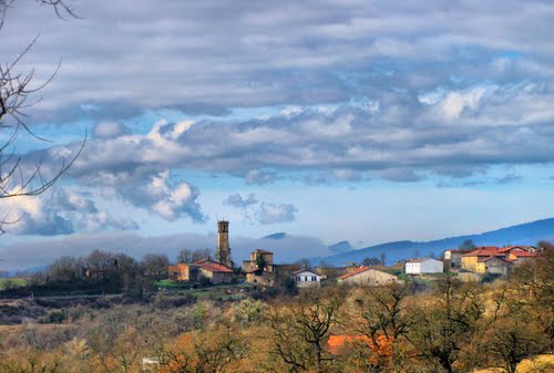 Al Fondo El Bonito Pueblo De Galarreta / On The Buttom The  Pretty Village  Of Galarreta  - Para Maite Z.